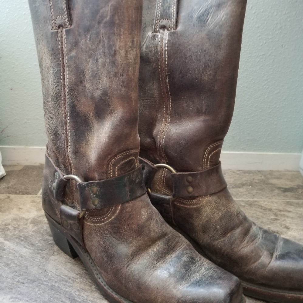 Frye Harness Boots Size 8 in distressed chocolate (brown)